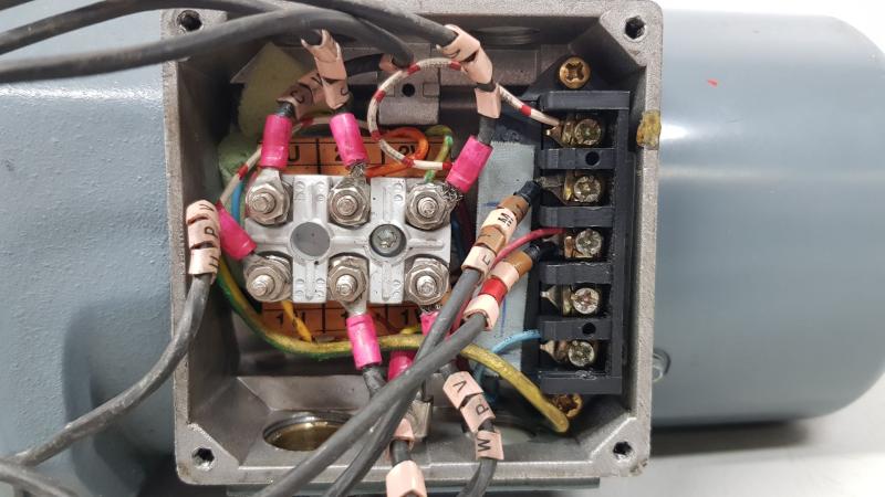 Getriebemotor mit 2 Motordrehzahlen, Polumschaltbar Dahlander 0,2 / 0,28 kW, Drehzahl 57 / 112 U/min