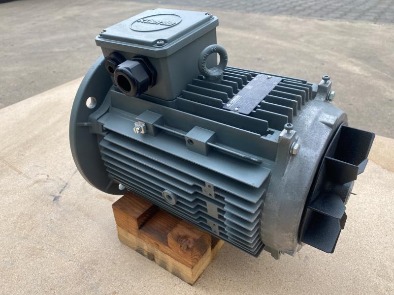 Drehstrom Elektromotor 3 kW Drehstrommotor Kraftstrommotor, E-Motor, Käfigläufer, Asynchronmotor Drehstrom Elektromotor 3 kW Drehstrommotor Kraftstrommotor, E-Motor, Käfigläufer, Asynchronmotor