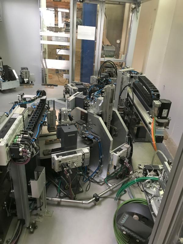 Rundtaktautomat Sondermaschine mit Hydraulikpresse TOX + Rundschalttisch, Rundtakttisch WEISS Rundtaktautomat Sondermaschine mit Hydraulikpresse TOX + Rundschalttisch, Rundtakttisch WEISS