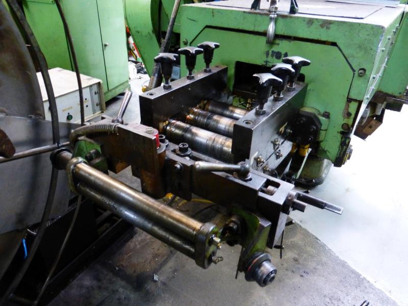 Einständer - Exzenterpresse mit Zangenvorschub