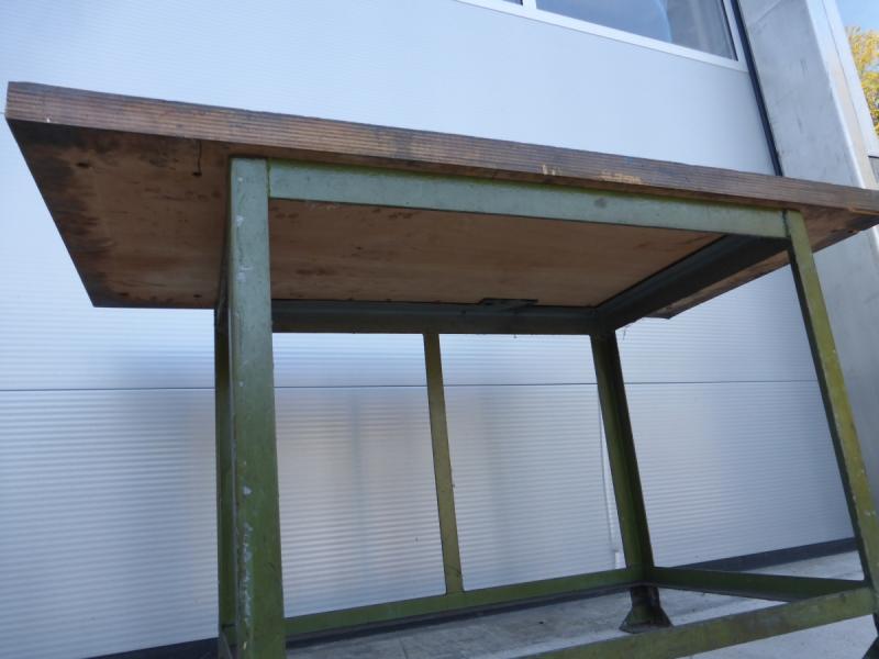 Werkbank, Werktisch mit Metallunterbau