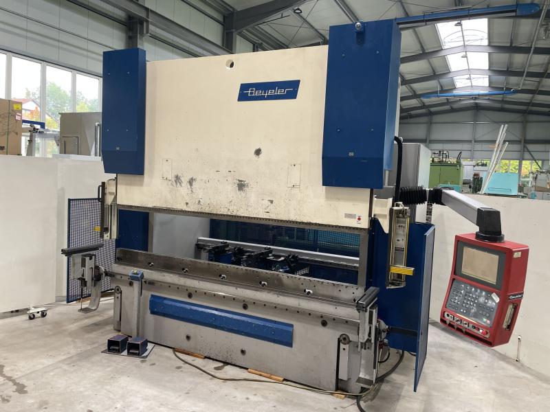 CNC Abkantpresse mit 6-Achsen Hinteranschlag und CYBELEC Steuerung