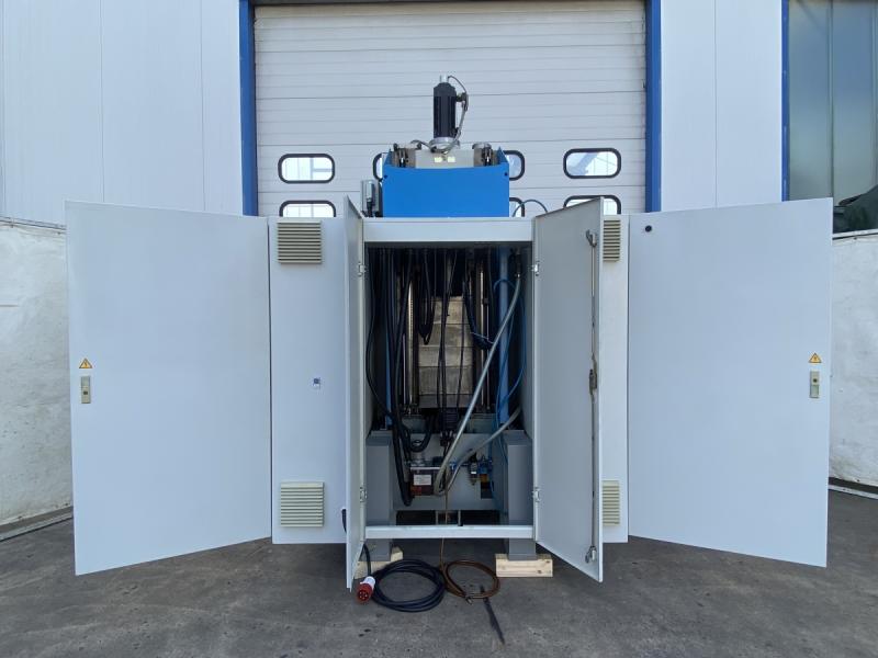 4-Achsen CNC Bohr- und Fräsmaschine, Überholt in 2020 mit Teilapparat als Rundachse