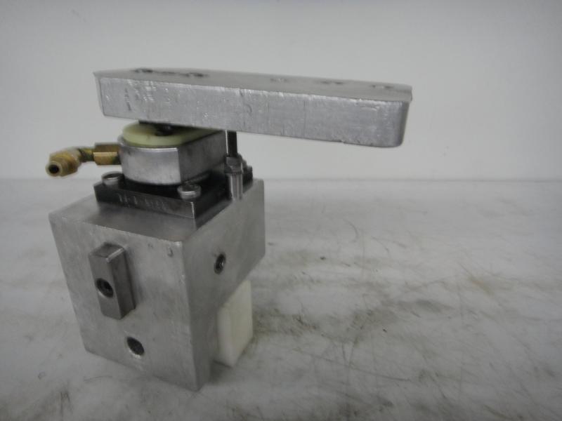 Pneumatische Schwenkspanner DE-STA-CO Schwenkzylinder, Schwenkantrieb, Druckluftspanner