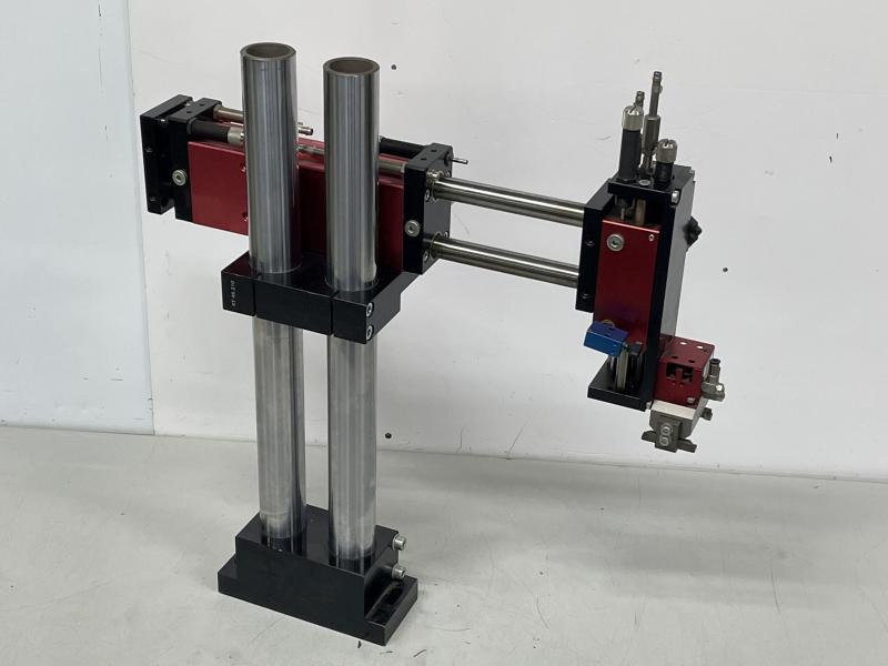 Pneumatischer Pick & Place Manipulator, Ladeeinheit wie Scara Roboter mit Parallel-Greifer