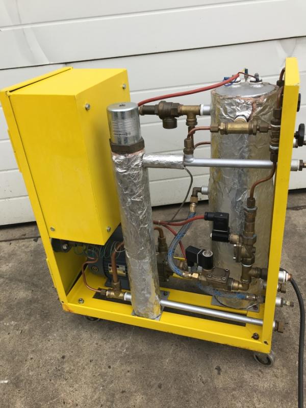 Universal Temperiergerät mit Elektroheizung und Anschlüssen für Fremdkühlung Universal Temperiergerät mit Elektroheizung und Anschlüssen für Fremdkühlung
