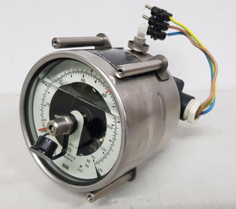 Druckschalter, Druckmessgerät mit Manometer und Kontaktschalter