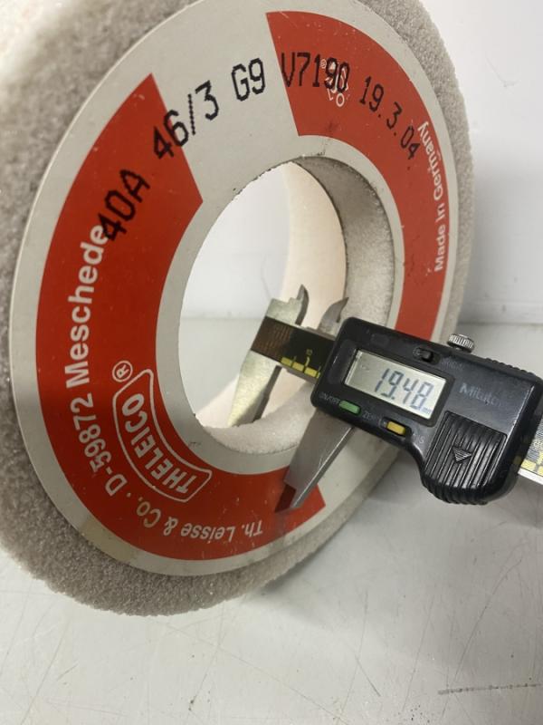 Schleifscheibenflansch mit Auswuchtgewichten für Topfschleifscheinbe, Flachschleifmaschine