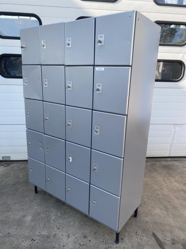 Metallschrank, Werkstattschrank, Schließfachschrank, Fächerschrank mit 20 Einzelschließfächern