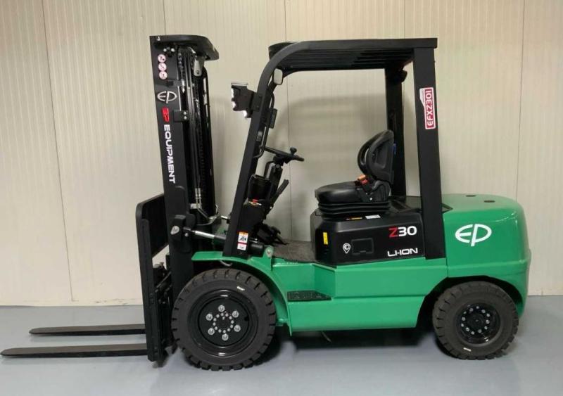 Neuer Elektro Gabelstapler, Triplex 4800 mm mit Freihub und Seitenschieber