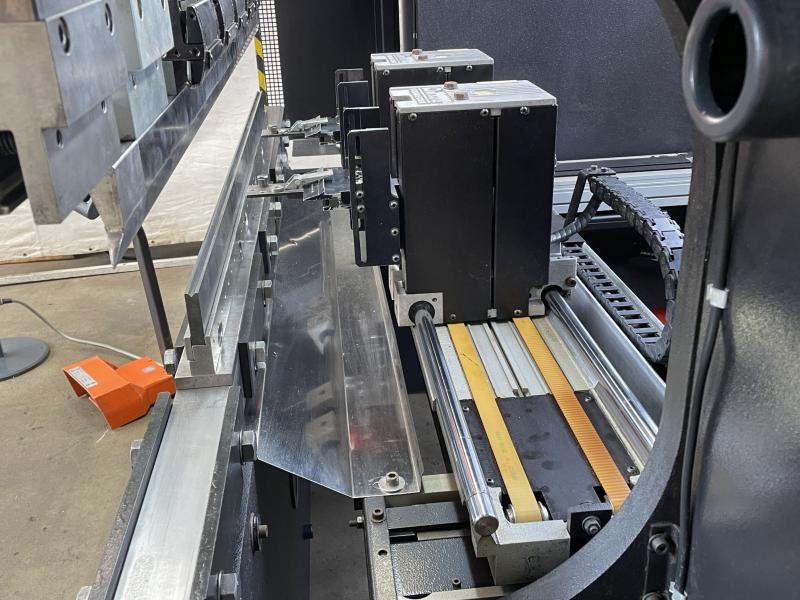 CNC Abkantpresse, Gesenkbiegemaschine mit 8-Achsen