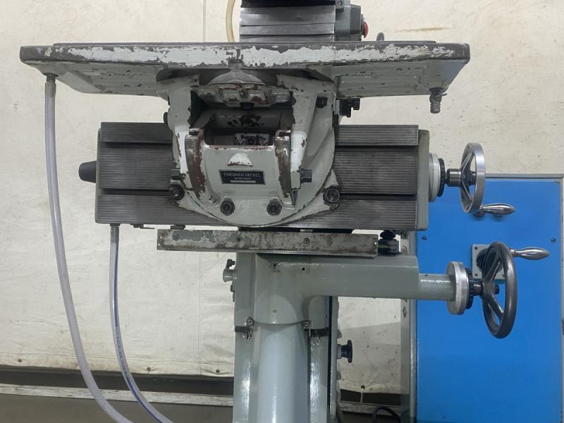 Univ. Werkzeugfräsmaschine