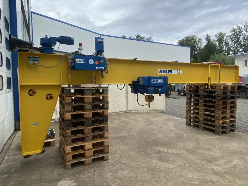 Wandschwenkkran mit Hubwerk, Schwenkantrieb und Katzfahrwerk