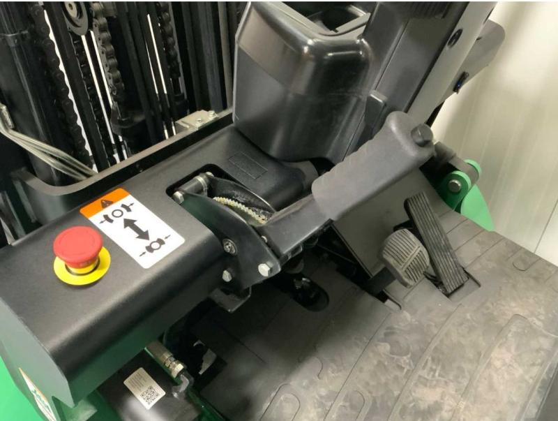 Neuer Elektro Gabelstapler, Triplex 4800 mm mit Freihub und Seitenschieber