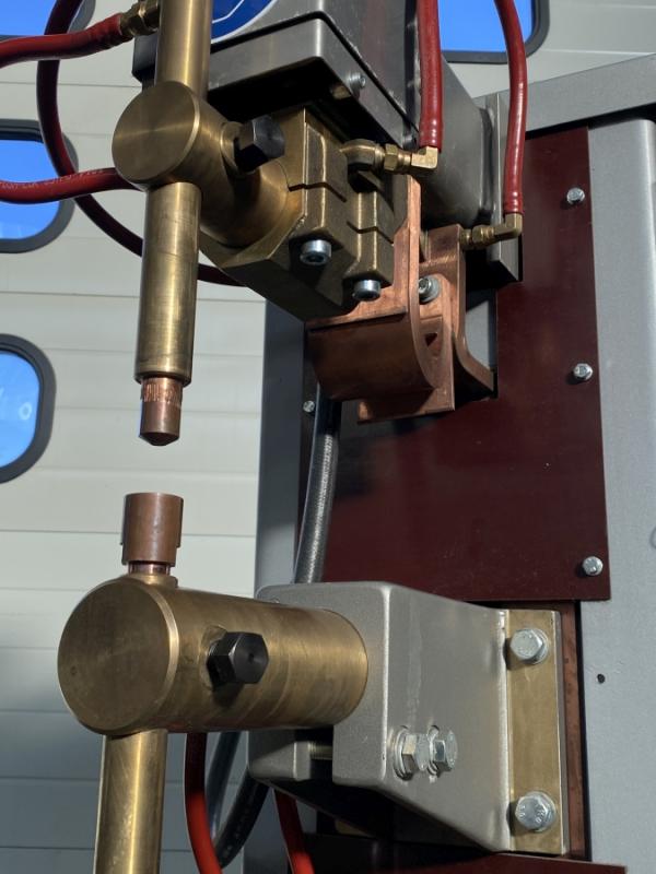 Punktschweißmaschine, Buckelschweißmaschine