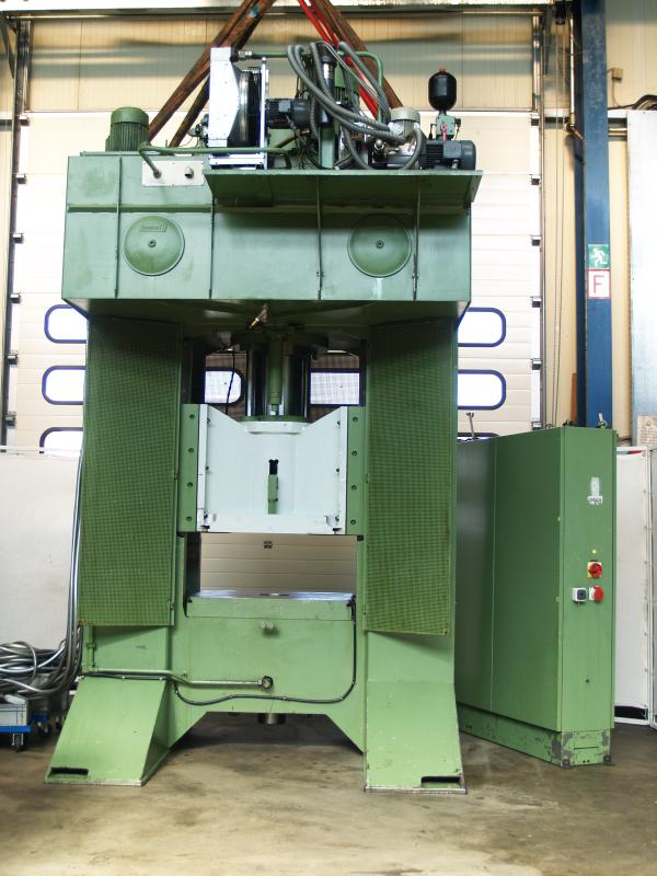 Doppelständer - Hydraulikpresse mit Ziehkissen, Hydraulische Ziehpresse Doppelständer - Hydraulikpresse mit Ziehkissen, Hydraulische Ziehpresse