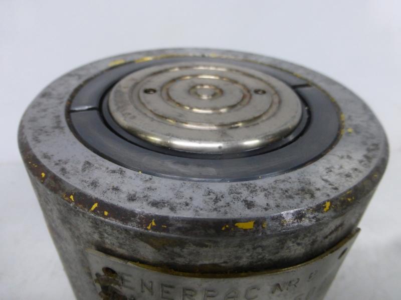 Einfachwirkender Hydraulikzylinder mit Federrückzug, Hydraulikstempel, Hublast: 45 ton.