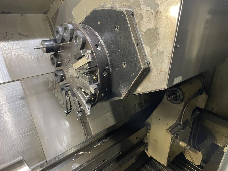 CNC Drehmaschine mit angetriebenen Werkzeugen und Y-Achse,  CNC-Steuerung FANUC Series 18i-TB