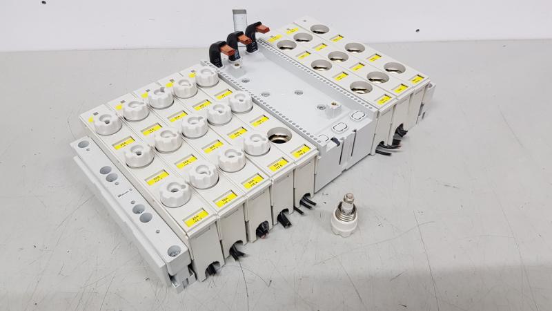 3 Phasen Neozed Sicherungssockel auf Stromschiene mit Einspeiseblock und Sicherungselementen 