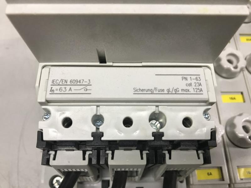 Leistungsschalter auf 3 Phasen Stromschiene + Sicherungselemente, Lastschutzschalter, Leitungsschutz, Lastschutz, Hauptschalter Leistungsschalter auf 3 Phasen Stromschiene + Sicherungselemente, Lastschutzschalter, Leitungsschutz, Lastschutz, Hauptschalter