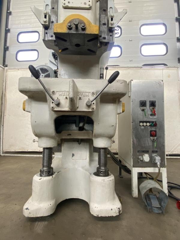 Einständer - Exzenterpresse mit UVV