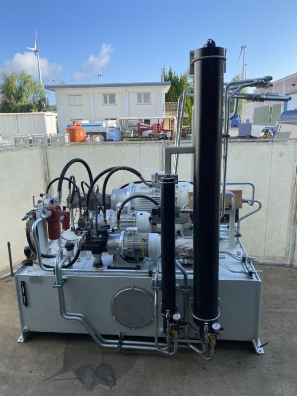 Hydraulikaggregat mit Hydraulikpumpe mit 3 Motoreinheiten bis 90 kW, bis 350 bar