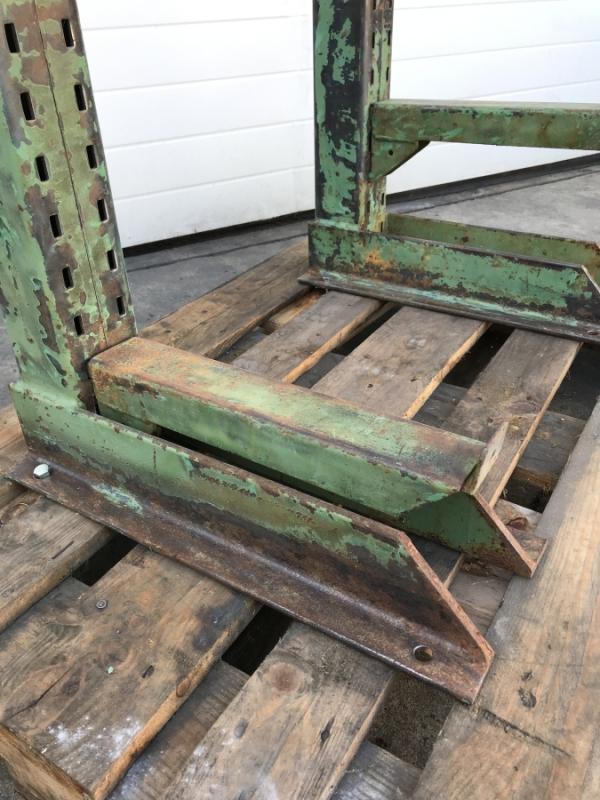 Einseitiges Kragarmregal für Stangenware