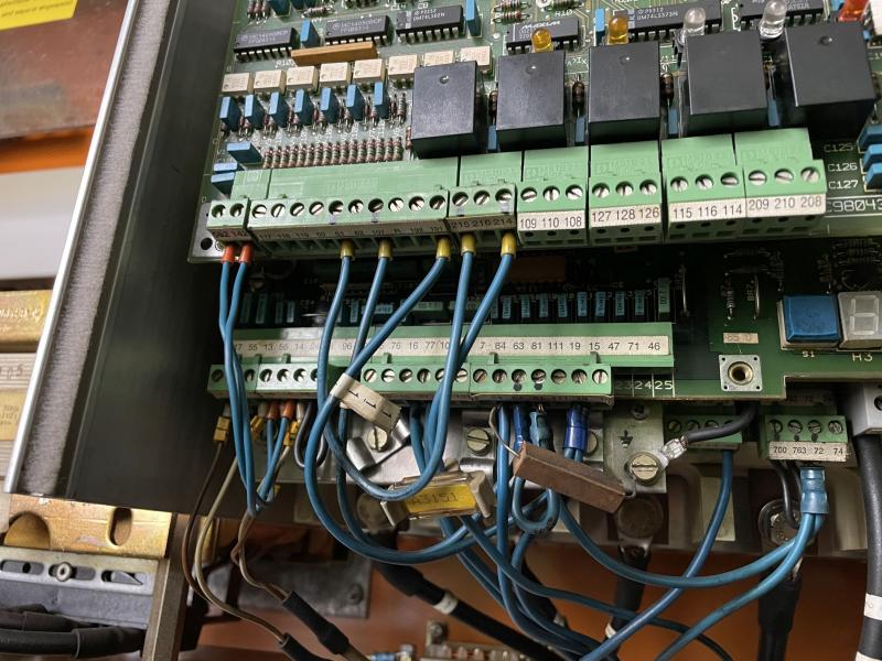 Gleichstrom- Hauptspindelantriebe, Stromrichtergeräte mit digitaler Reglung Simoreg V55 Spindelmodul, Antriebsregler, Gleichrichter, Gleichstromregler Gleichstrom- Hauptspindelantriebe, Stromrichtergeräte mit digitaler Reglung Simoreg V55 Spindelmodul, Antriebsregler, Gleichrichter, Gleichstromregler