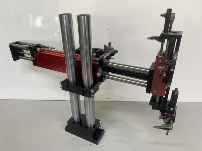 Pneumatischer Pick & Place Manipulator, Ladeeinheit wie Scara Roboter mit Parallel-Greifer