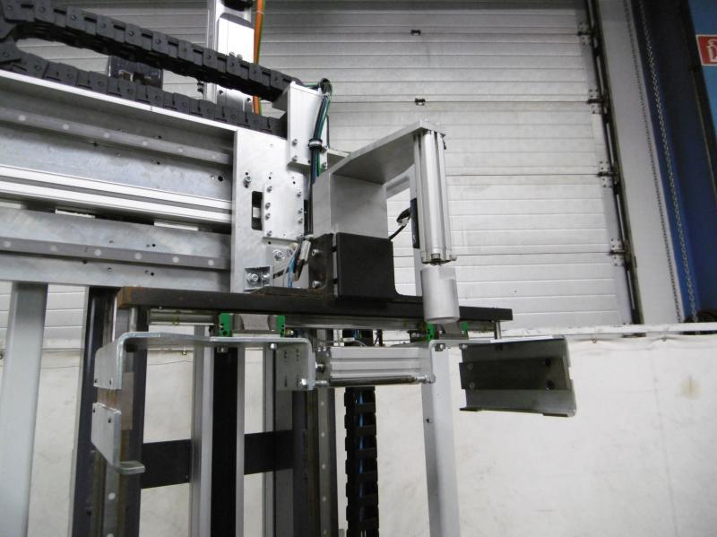 Lineareinheit, Linearachse, Portalachse mit Servoantrieb, Synchronservomotor, Elektroschlitten,  Beladeeinheit, Linearführung mit Servomotor und Pneumatikgreifer