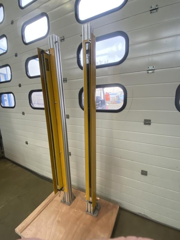 Mehrstrahl- Sicherheits- Lichtschranke, 1 Sender + 1 Empfänger + 2 Reflektoren