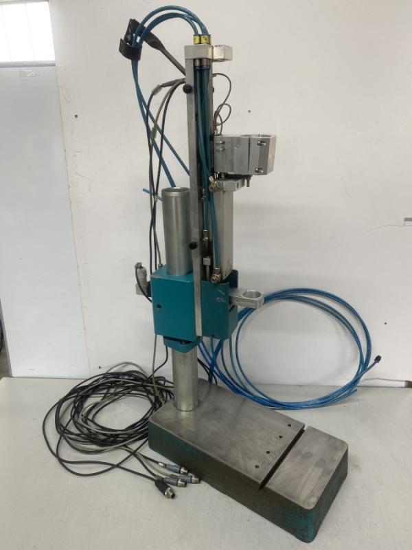Vibrationsförderer als Schraubenzuführung mit pneumatik Schrauberstativ Eco Line