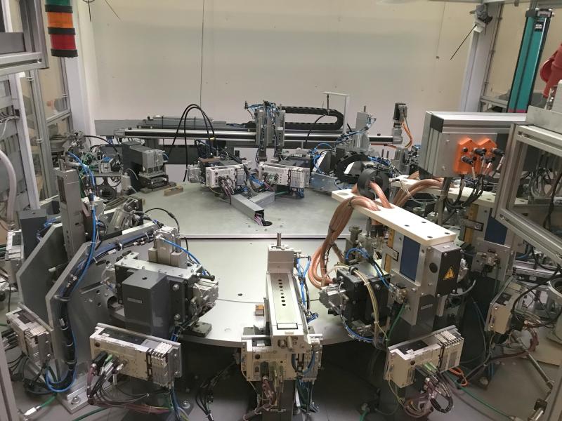 Rundtaktautomat Sondermaschine mit Hydraulikpresse TOX + Rundschalttisch, Rundtakttisch WEISS Rundtaktautomat Sondermaschine mit Hydraulikpresse TOX + Rundschalttisch, Rundtakttisch WEISS