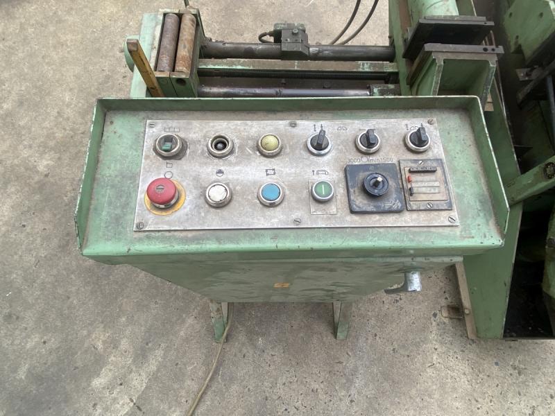 Hydr. Bügelsägeautomat mit Materialvorschub Ø 250 mm