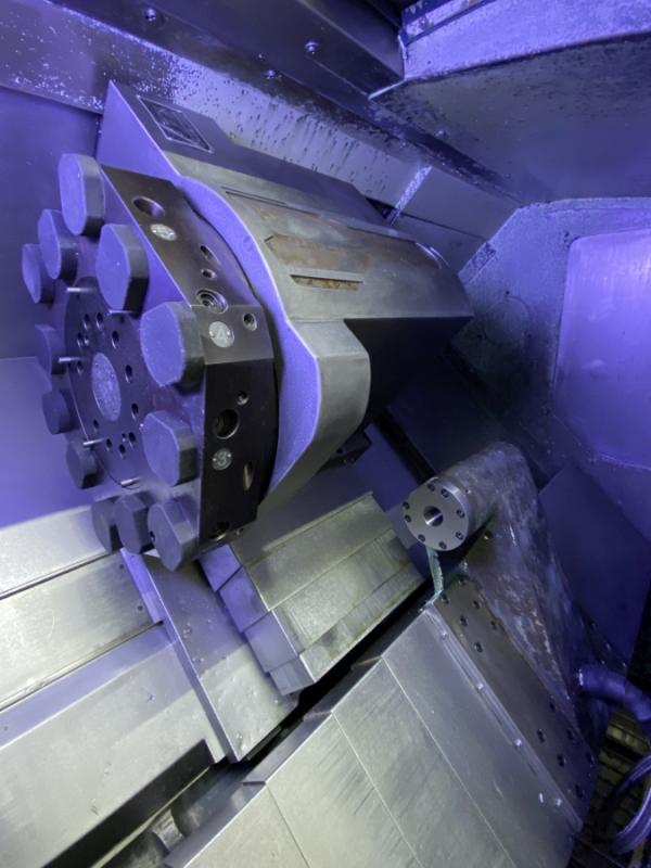 CNC Drehmaschine mit angetriebenen Werkzeugstationen