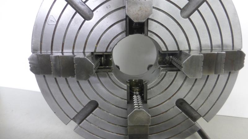 Planscheibe aus Stahlguß mit 4 einzeln verstellbaren Spannbacken