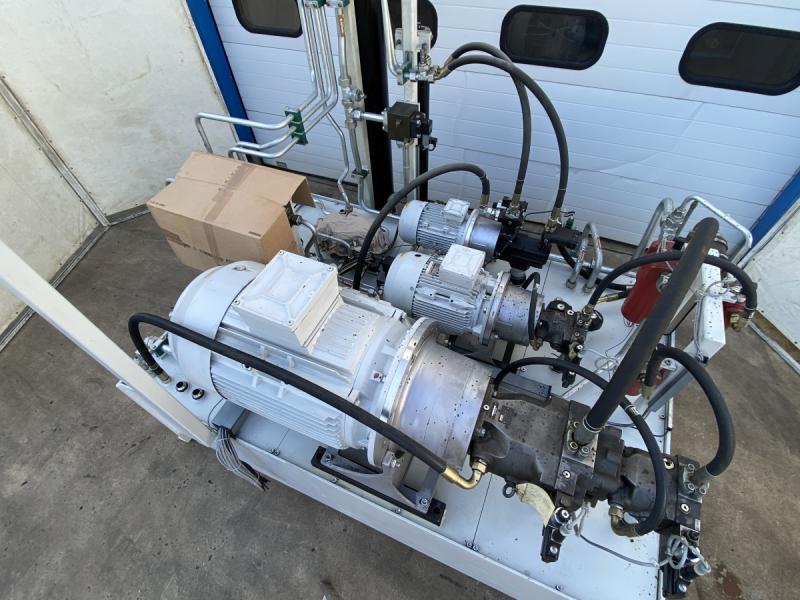 Hydraulikaggregat mit Hydraulikpumpe mit 3 Motoreinheiten bis 90 kW, bis 350 bar