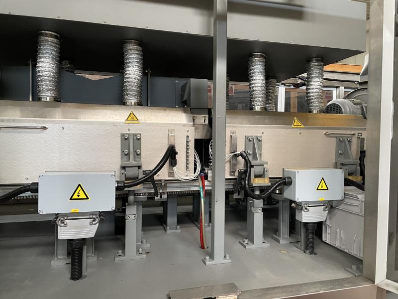 ISBM Line = Injection stretch blow moulding, Streckblasmaschine für Einweg-PET Flaschen  aus Preform