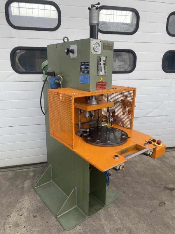 Einständer - Hydraulikpresse mit Rundtakttisch Einständer - Hydraulikpresse mit Rundtakttisch