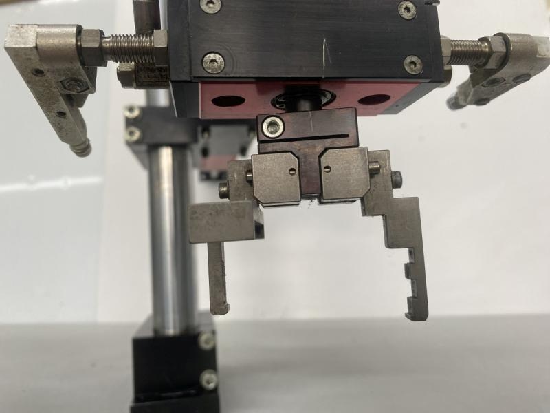 Pneumatischer Pick & Place Manipulator, Ladeeinheit wie Scara Roboter mit Parallel-Greifer