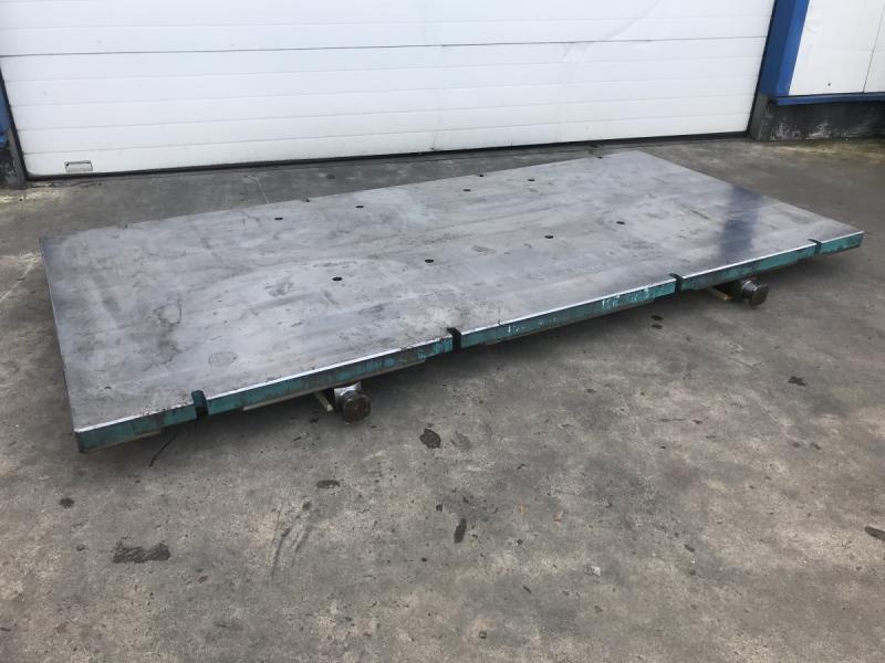 Richt- und Schweißplatte aus Stahl, Vollmaterial, Bearbeitete Stahlplatte aus einem Werkzeuggestell