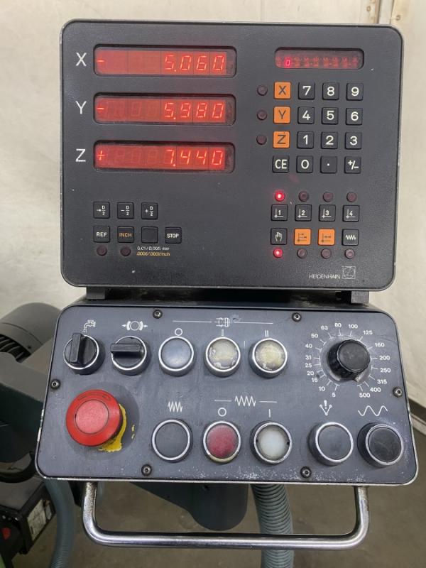 Univ. Werkzeugfräsmaschine mit Aktiv-Digitalanzeige