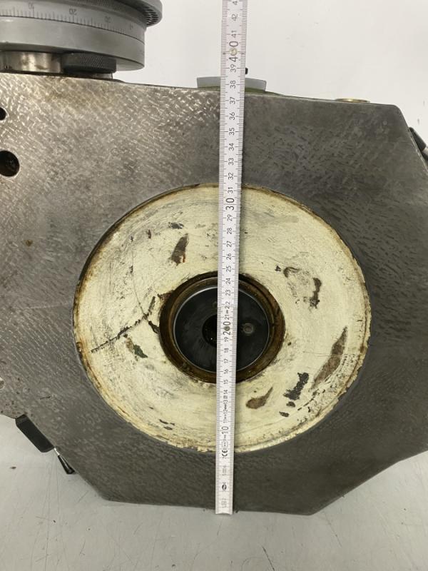 Rundtisch, Rundteiltisch mit Kurbel und Lochscheibe