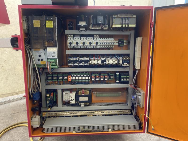 Univ. NC Werkzeugfräsmaschine mit Heidenhain TNC 124