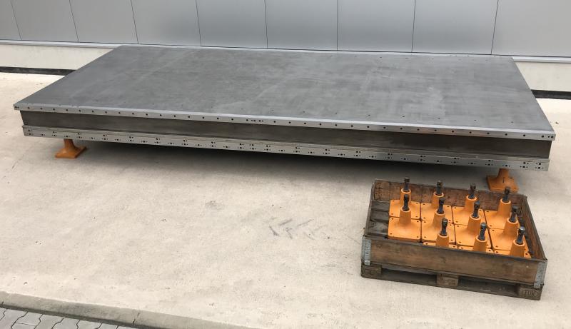 Mess- und Anreißplatte Stahlguß-Grauguß stark verrippt Mess- und Anreißplatte Stahlguß-Grauguß stark verrippt