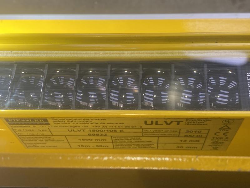 Mehrstrahl- Sicherheits- Lichtschranke, 1 Sender + 1 Empfänger + 2 Reflektoren