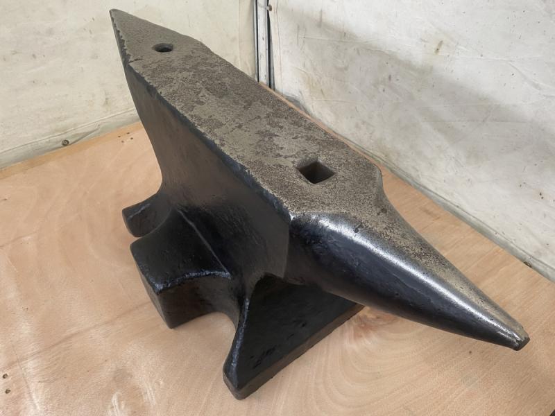 Amboss mit Rundhorn und Rechteckhorn Amboss Nordddeutsche Form
