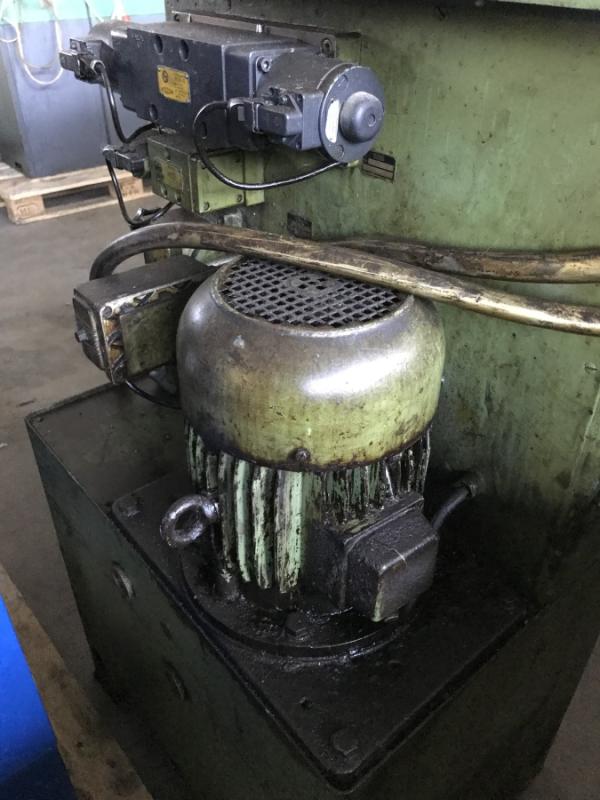 Hydraulikaggregat mit Hydraulikpumpe, Hydraulik Aggregat von einer Gewinderollmaschine, Kaltwalzmaschine, Gewindewalzmaschine Hydraulikaggregat mit Hydraulikpumpe, Hydraulik Aggregat von einer Gewinderollmaschine, Kaltwalzmaschine, Gewindewalzmaschine