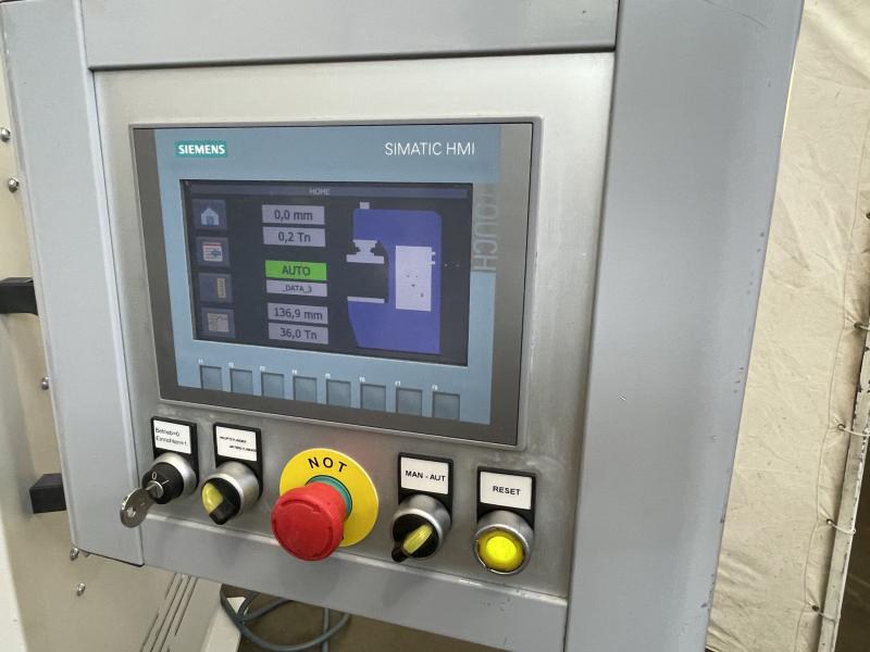 Einständer - Hydraulikpresse mit Ziehkissen Einständer - Hydraulikpresse mit Ziehkissen
