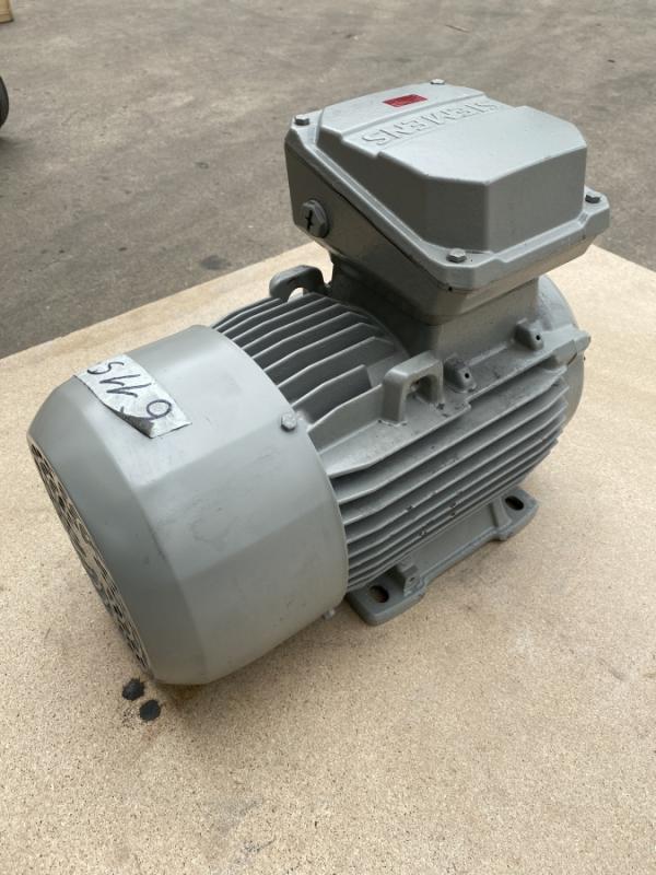 Drehstrom Elektromotor 3 kW Drehstrommotor Kraftstrommotor, E-Motor, Käfigläufer, Asynchronmotor Drehstrom Elektromotor 3 kW Drehstrommotor Kraftstrommotor, E-Motor, Käfigläufer, Asynchronmotor